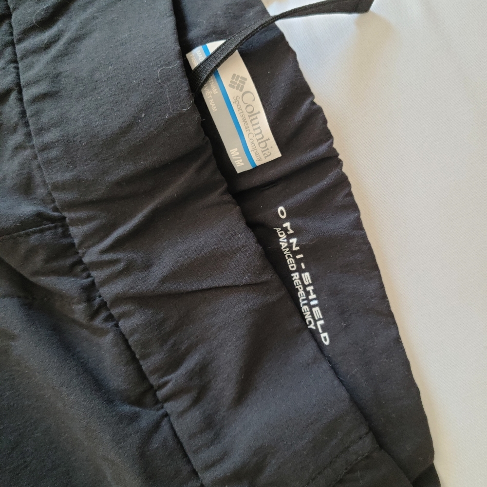 Columbia detailed ankled black outdoor pants.